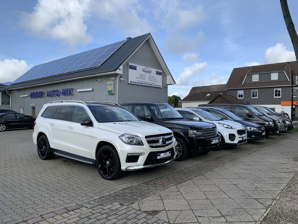 Der Hof von Heider Auto-Mix in Heide mit aktuellem Fahrzeugbestand